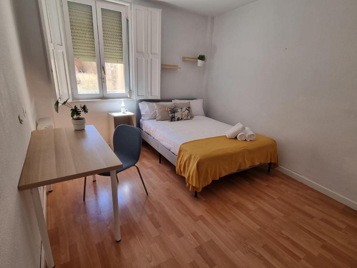 Un Rincon Con Vistas Al Parque Wifi Junto A Catedral By Apartamentos Logroño Exterior foto
